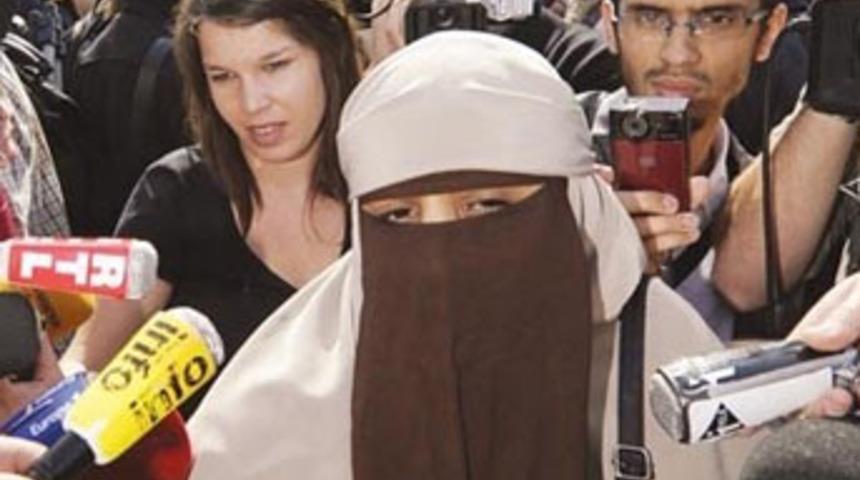 Fransa&rsquo;da burkaya yaka pa&ccedil;a