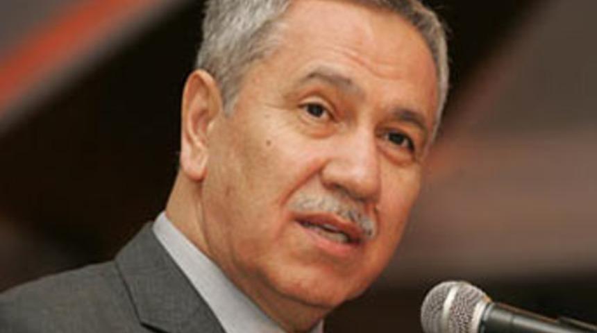 Arın&ccedil;: BDP&rsquo;liler &ccedil;ay i&ccedil;ip dağılıyor