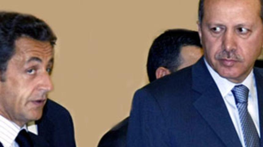 ‘Siz Fransızların gayesi petrol’