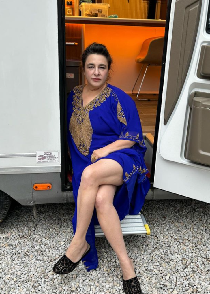 Esra Dermancıoğlu'nun son paylaşımı gündem oldu... Oyuncu kendine uzaylı diyen Mustafa Topaloğlu'na benzetildi G1