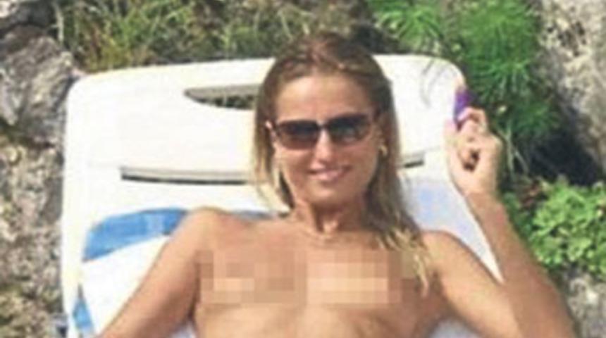 Bakanın çıplak fotoğrafları ortaya çıktı!