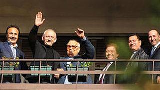 Kılıçdaroğlu, Yaşar Kemal'i ziyaret etti
