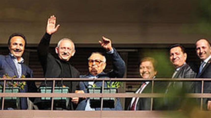 Kılıçdaroğlu, Yaşar Kemal'i ziyaret etti