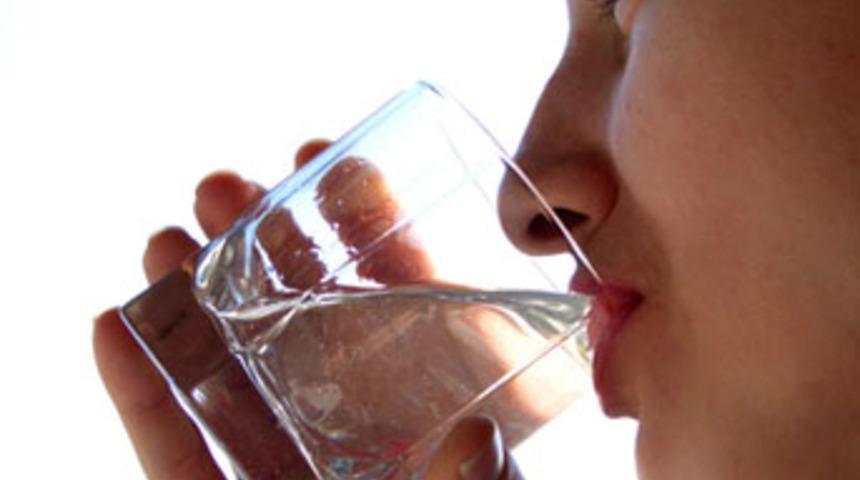 &lsquo;&Ccedil;ok su i&ccedil;mek b&ouml;breğe zarar verir&rsquo;