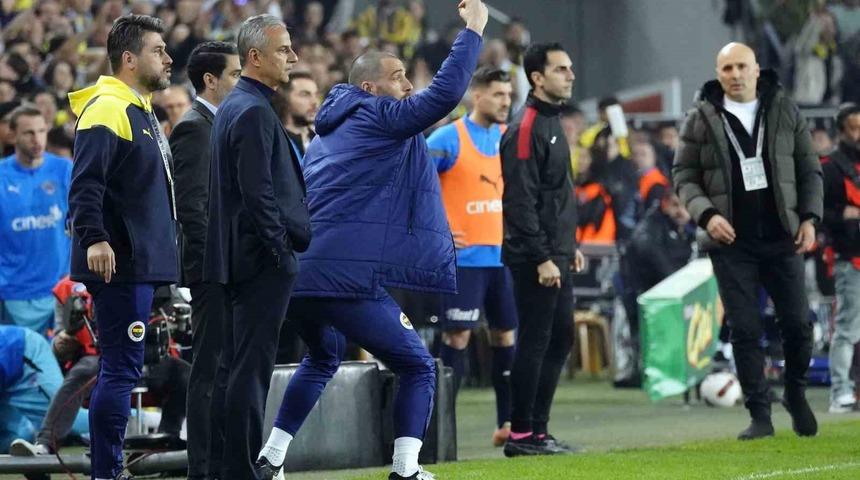 Fenerbahçeli taraftarlardan yıldız isme protesto! Oyundan çıkarken tüm stat onu ıslıkladı