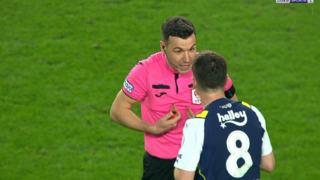 Fenerbahçe'nin golü iptal edildi, ilk yarının bitiş düdüğü çaldı! Sarı-Lacivertli oyuncular hakeme koştu