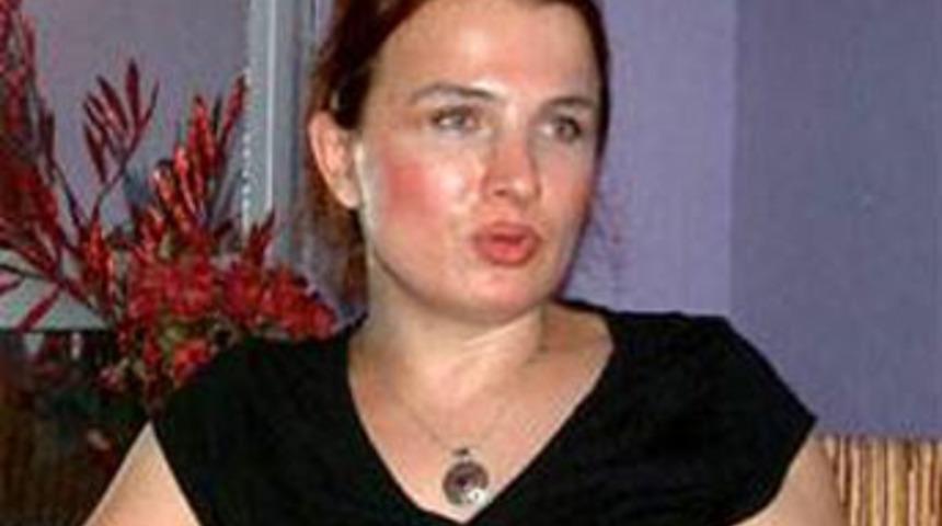 Transseksüel Öykü CHP'den aday adayı