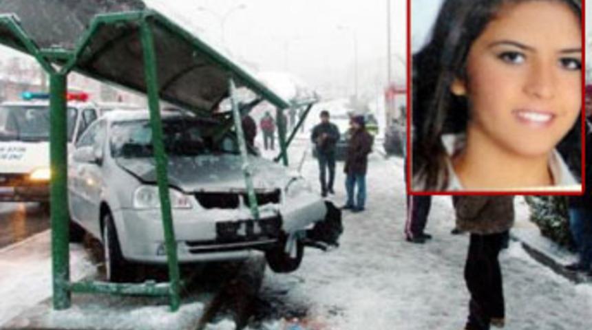 Otomobil iki &uuml;niversiteliyi bi&ccedil;ti!