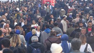 Yer: İstanbul! Güneşli ve sıcak havayı fırsat bildiler, oraya akın ettiler: İlk defa böyle bir havaya denk geliyorum