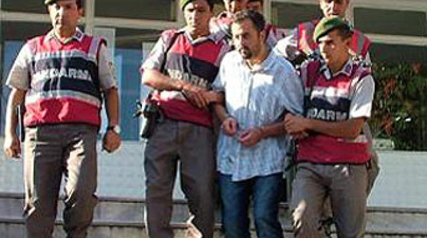 Eşini kelep&ccedil;eyle yatağa bağladı ve...