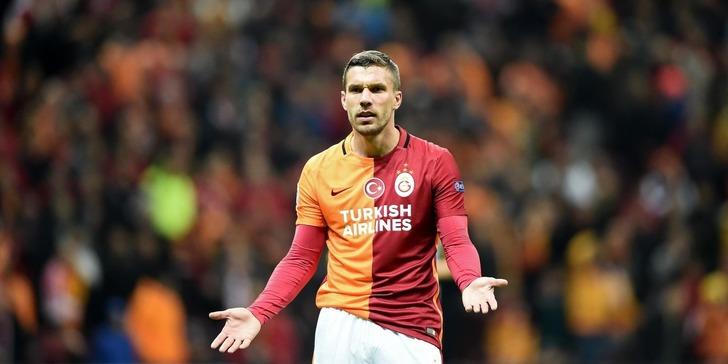 Galatasaray'ın eski futbolcusu Lukas Podolski dönerci oldu! Döner zinciriyle servetine servet kattı 18496246-728xauto