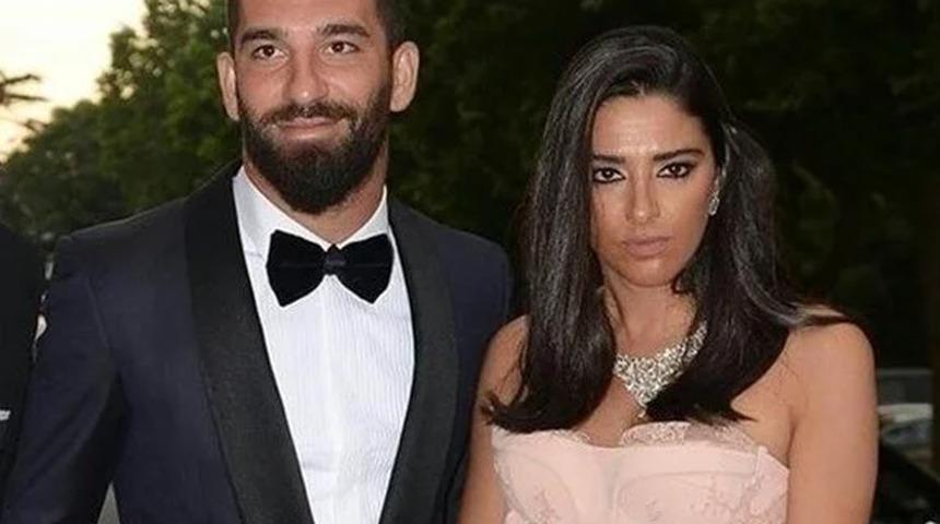 Arda Turan'ın eşi Aslıhan Doğan Turan kızdı! Terliklerinin 42 bin TL olduğu söyleniyordu...
