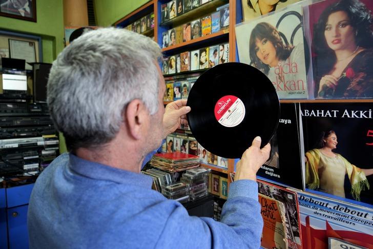 Hayallerinin peşinden gitti, ünü 6 metrekarelik dükkanından Türkiye'ye yayıldı! "Ağlaya ağlaya gelenler var" G2