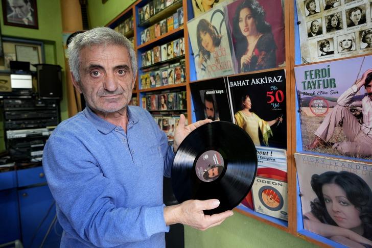 Hayallerinin peşinden gitti, ünü 6 metrekarelik dükkanından Türkiye'ye yayıldı! "Ağlaya ağlaya gelenler var" G4