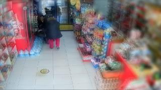 Bakkala giden çocuğa kabusu yaşattı! Dehşet anları kamerada