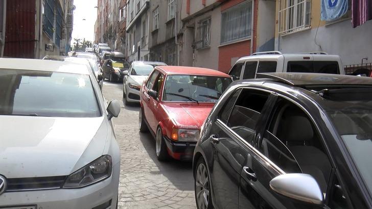 Esenler'de sürücüleri isyan ettiren olay! Plakalarını kapatıp eylem yaptılar: "Bu adamı bizim başımızdan alın" G1