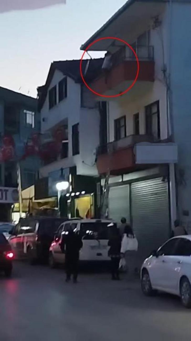 Yer: Sakarya! Annesinin ellerinden kaydı, down sendromlu küçük kızı havada yakaladı G1