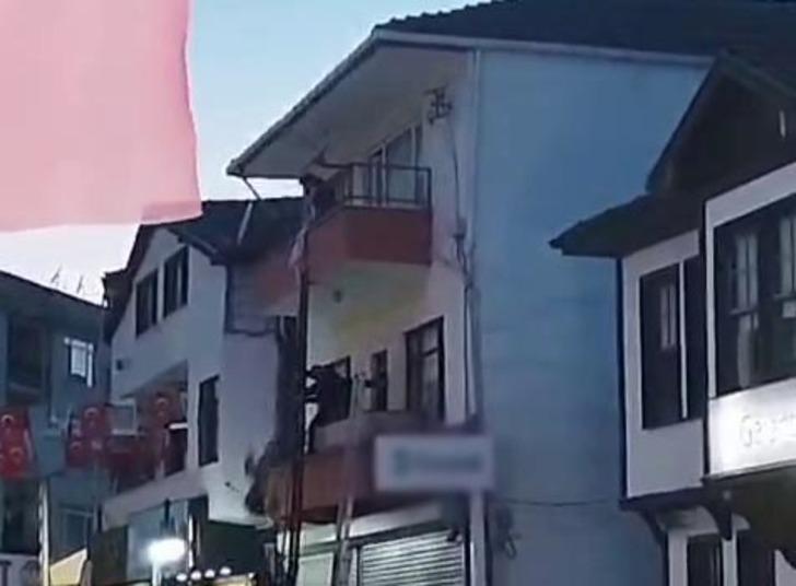 Yer: Sakarya! Annesinin ellerinden kaydı, down sendromlu küçük kızı havada yakaladı G4