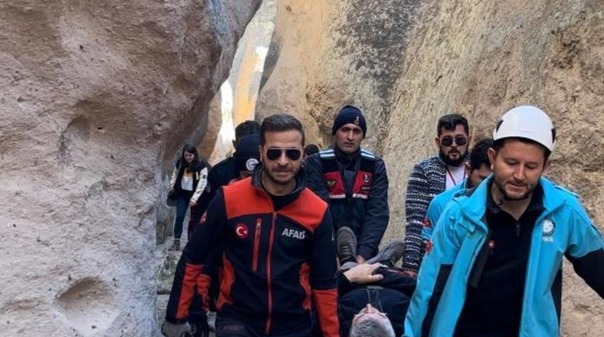 Kayseri'de kanyonda bacağı kırılan vatandaşı ekipler kurtardı