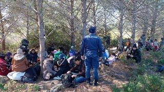 Balıkesir'de 75 düzensiz göçmen yakalandı