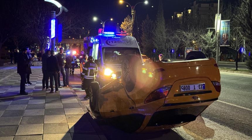 Elazığ'da 4 aracın karıştığı kazada 2 kişi yaralandı