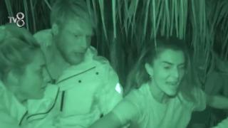 Sema ve Pınar diskalifiye mi olacak? Survivor'da gece yarısı kavgasında darp... Tekme, yumruk...