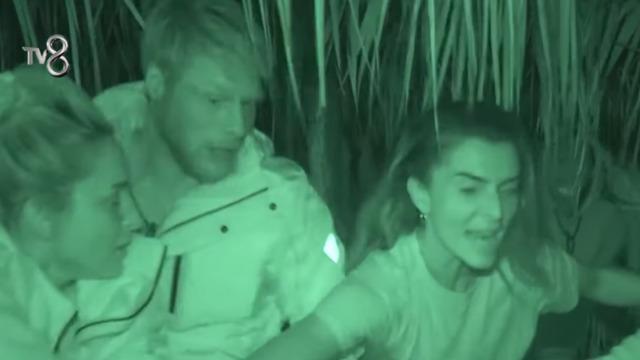 Sema ve Pınar diskalifiye mi olacak? Survivor'da gece yarısı kavgasında darp... Tekme, yumruk...