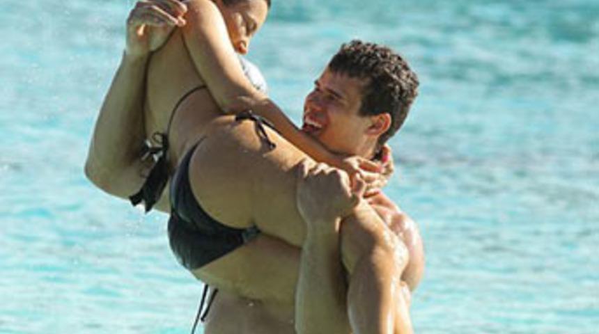 Kucak kucağa aşk tatili!