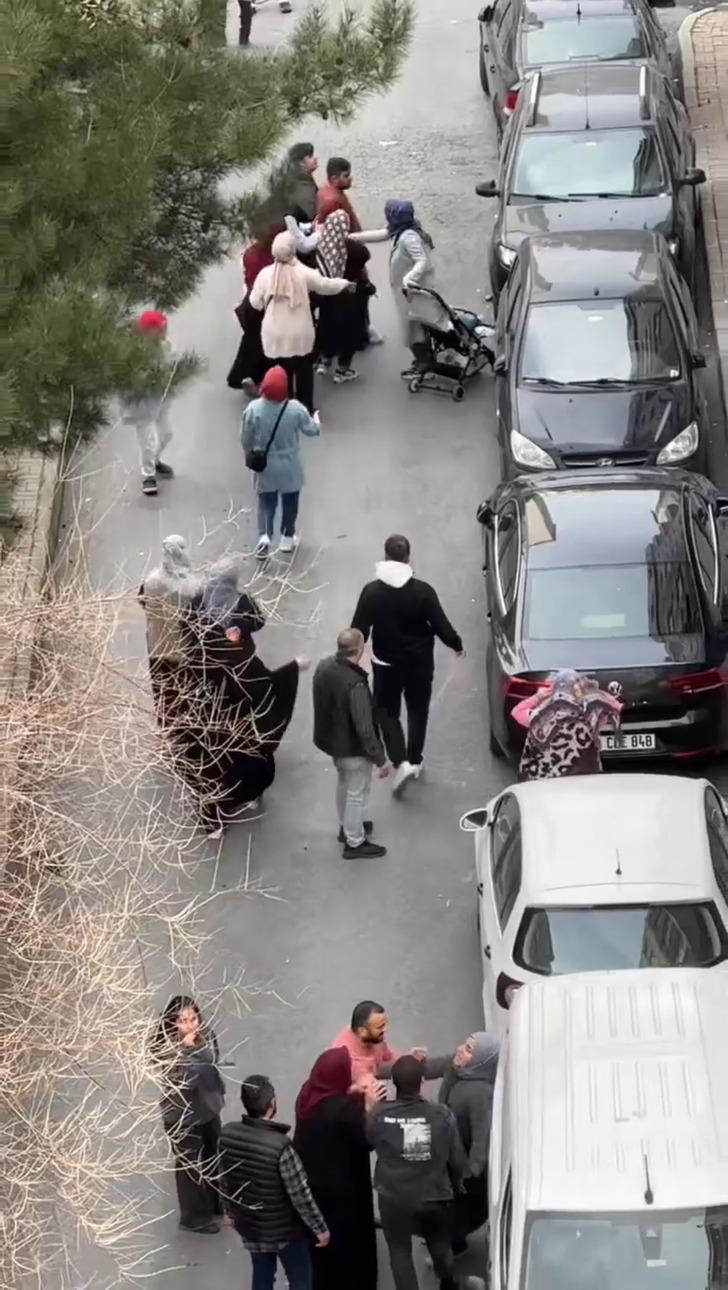 Böylesi ne duyuldu ne görüldü! Misafirin 'koku' sözleri ortalığı ayağa kaldırdı: Tam bir meydan kavgası çıktı G1