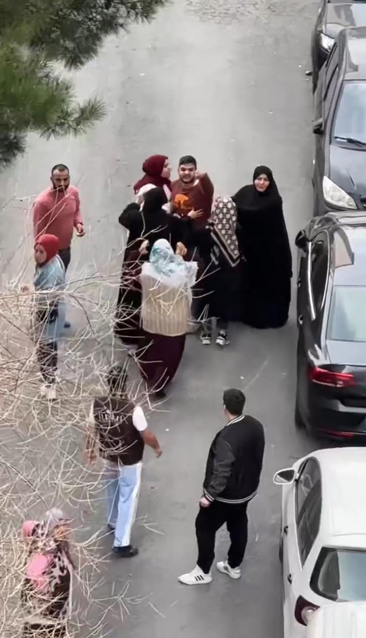 Böylesi ne duyuldu ne görüldü! Misafirin 'koku' sözleri ortalığı ayağa kaldırdı: Tam bir meydan kavgası çıktı G2