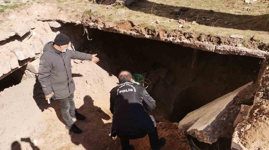 Kayseri'de kaçak define avı! Tarihi kilisede metrelerce çukur açtılar, suçüstü yakalandılar