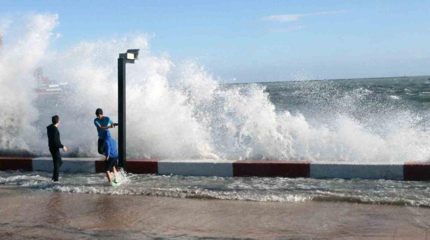Denizlerde fırtına uyarısı