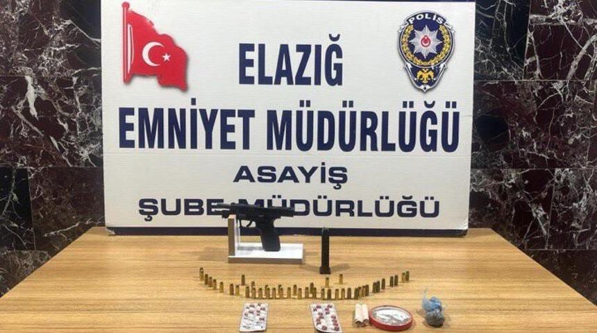Elazığ’da 25 yıl kesinleşmiş hapis cezası bulunan şahıs, balkondan atlayarak kaçmaya çalıştı