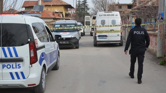 Kan donduran vahşet! Evinde satırla öldürülmüş halde bulundu