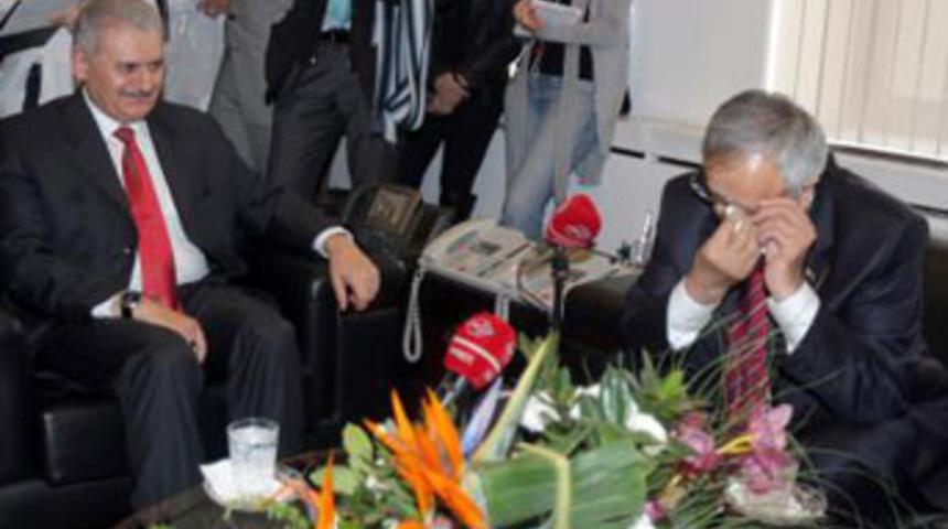 Ağlaya ağlaya bakan oldu!