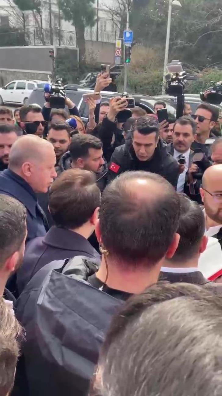 Cumhurbaşkanı Erdoğan'a doğum günü sürprizi! Evinden çıkarken gördü, aracını durdurdu G2