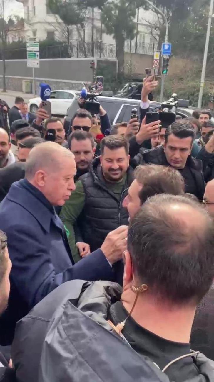 Cumhurbaşkanı Erdoğan'a doğum günü sürprizi! Evinden çıkarken gördü, aracını durdurdu G5