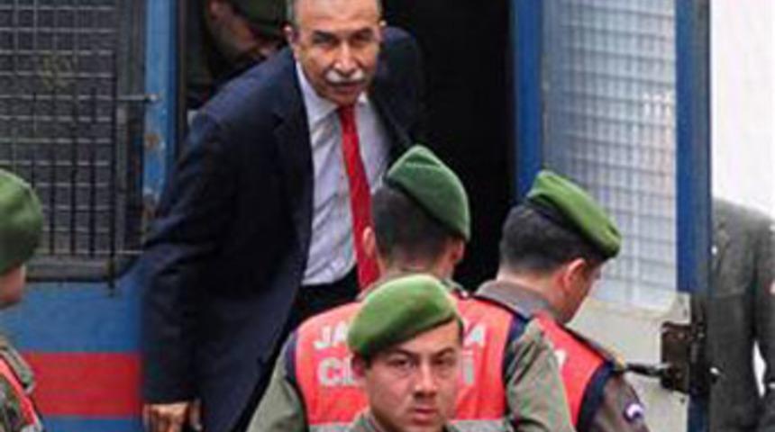 Devrimci karargah &ouml;rg&uuml;t&uuml; davasında olay