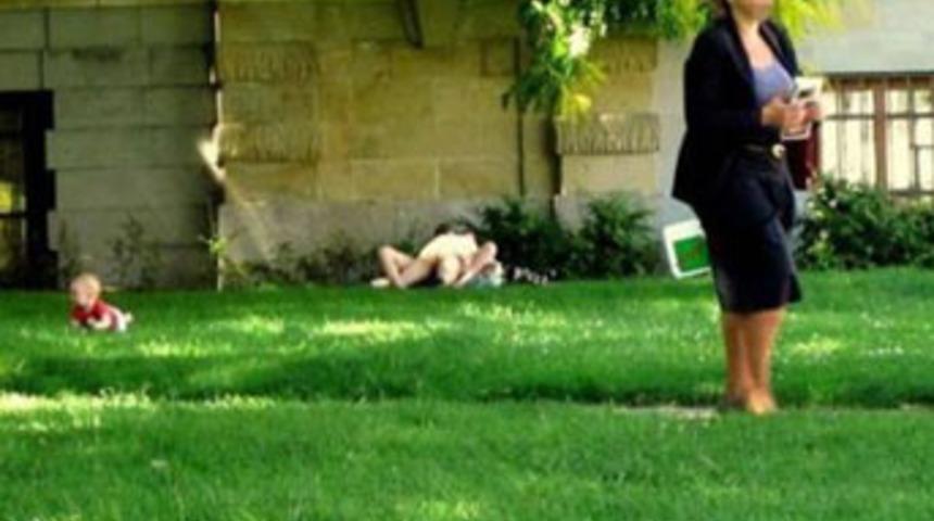 Uluorta seviştiler!..