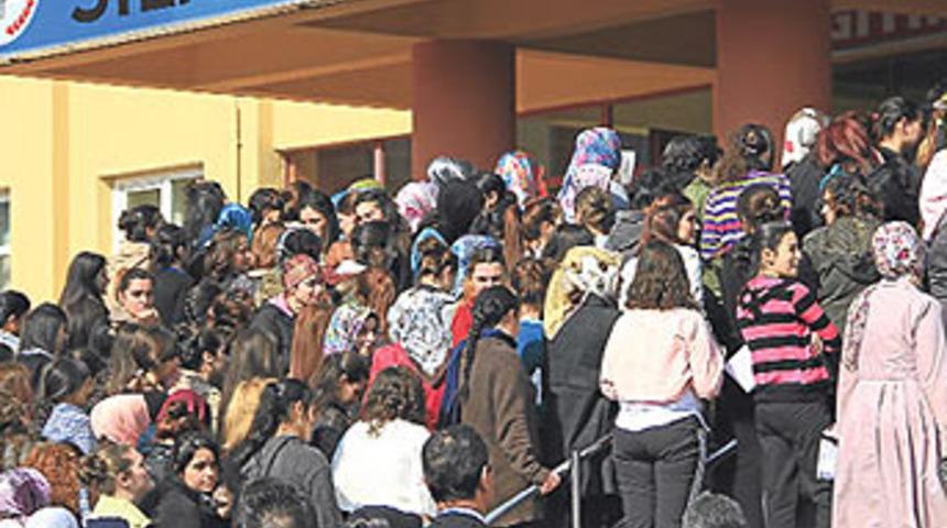 YGS'de b&uuml;t&uuml;n kızlar toplandı