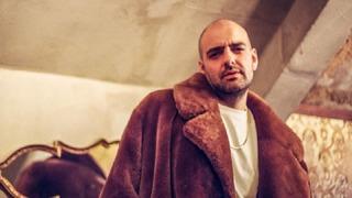 Bartu Küçükçağlayan, sahneye mini etekle çıktı! Dansı gündem oldu