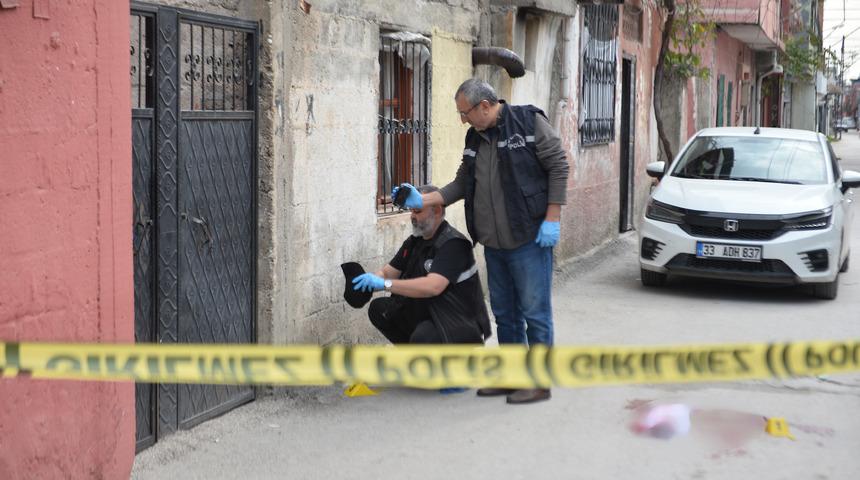 Kan donduran vahşet! Kızını sokak ortasında defalarca bıçakladı