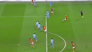 Galatasaray'ın attığı gol tartışma yarattı! VAR operatörünün çizdiği çizgiye yüzlerce yorum yapıldı