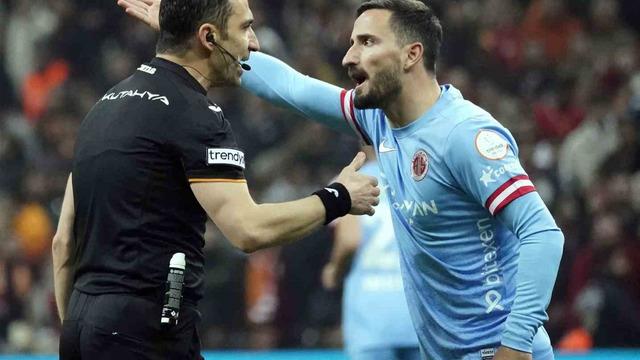 Antalyaspor'dan Galatasaray maçının hakemine tepki! ''Biz bugün 8 gol atsaydık bile hakem Galatasaray'a 9. golü attırırdı''