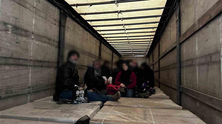 G&ouml;&ccedil;menlerin Avrupa hayali x-ray cihazına takıldı