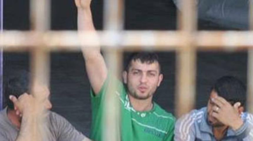 Mültecilerden Esad'a ret