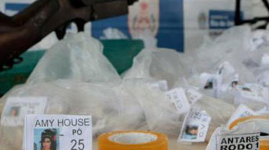 Kokain paketlerinde Amy'nin resimleri