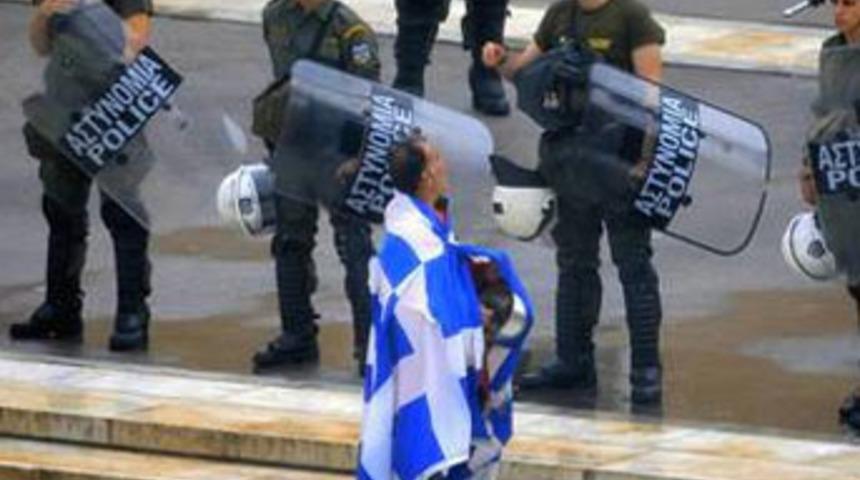 &lsquo;Yunanistan&rsquo;da darbe olabilir&rsquo;