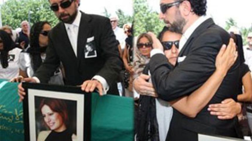 Eşini damatlığı ile uğurladı