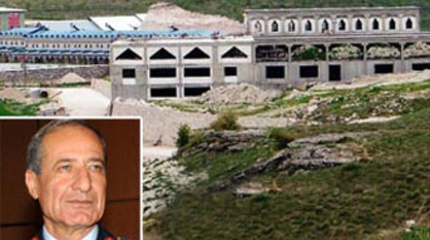 Tarikatın merkezini uçakla bombalayacaklardı